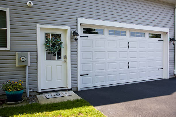 24/7 Emergency Garage Door Panel Replacement experts in Lorenzo, TX